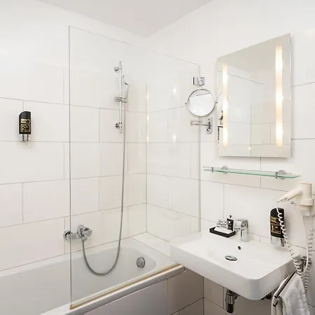 מלון Arthotel Ana Eden